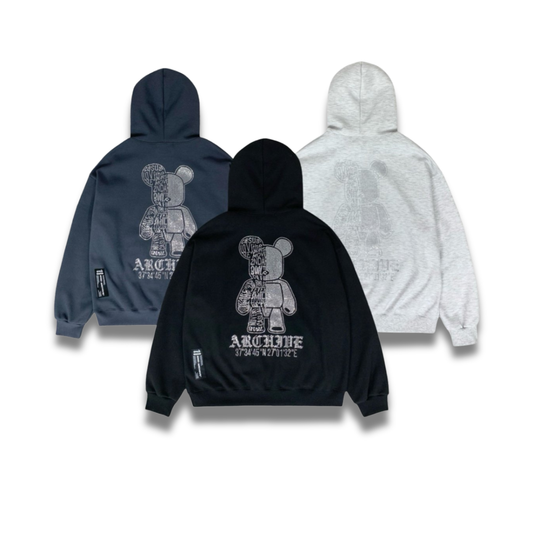 ブラックパーカーに施されたハーフベアグラフィックのディテールアップ