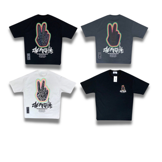 2nd ArchiveのピースサインTシャツ、ブラック・ホワイト・チャコールの3色展開でストリートに映える一枚