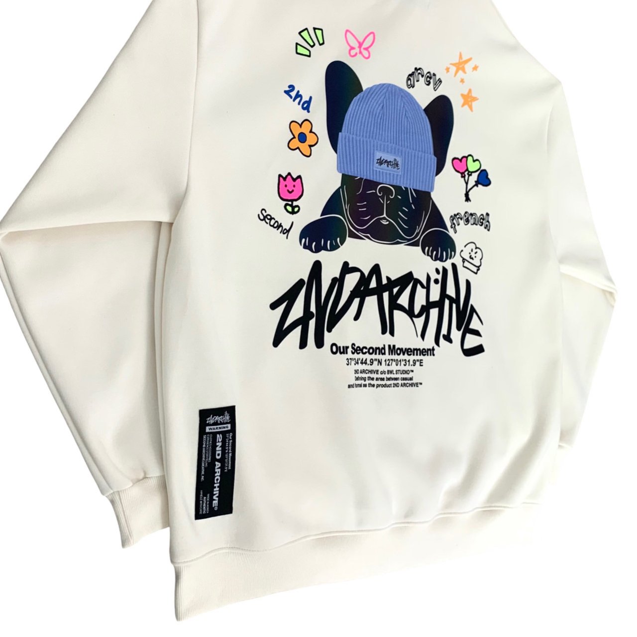 2nd Archiveの反射ブルドッグフーディー、上質な素材感。