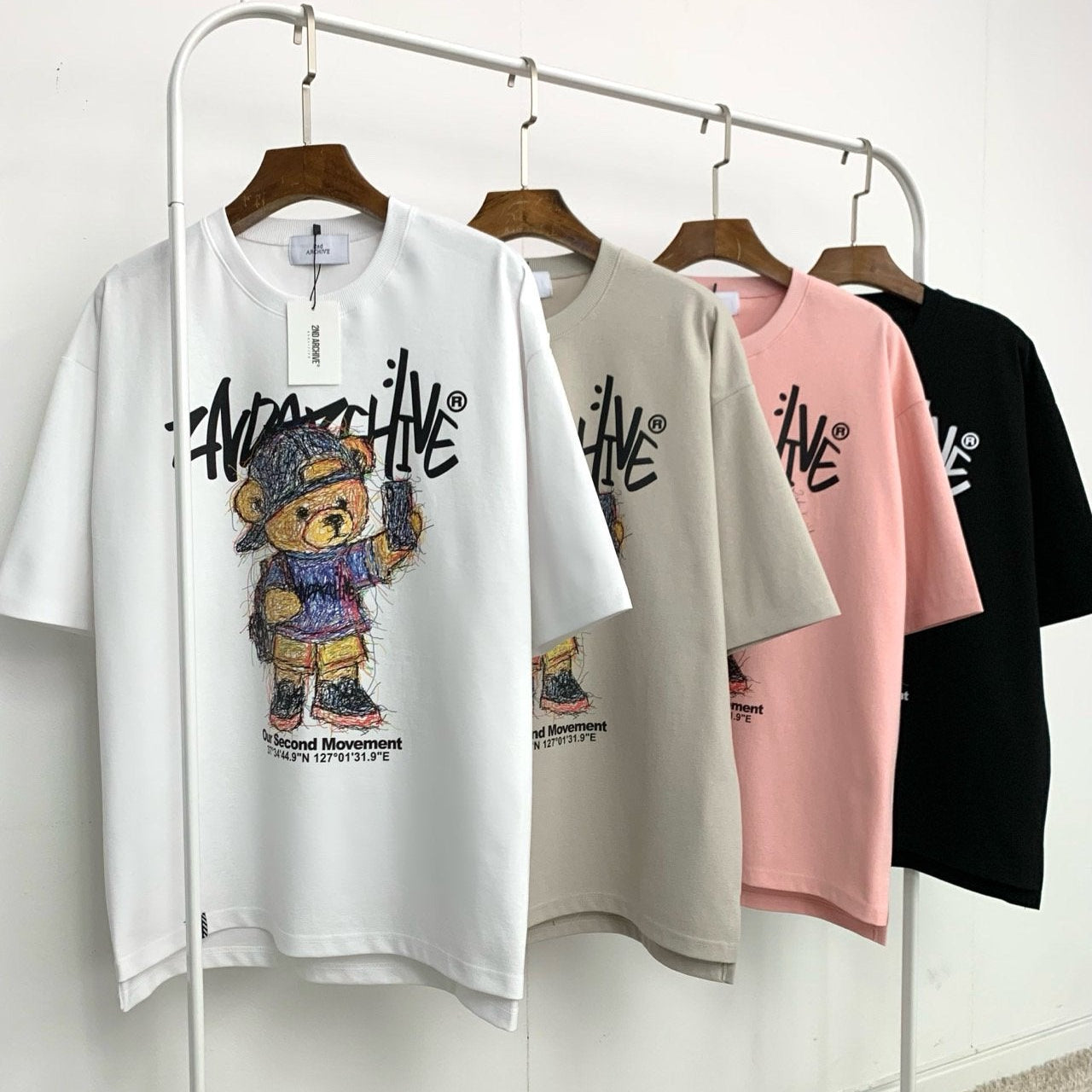 メンズ・レディース問わず着られる韓国ユニセックスTシャツ