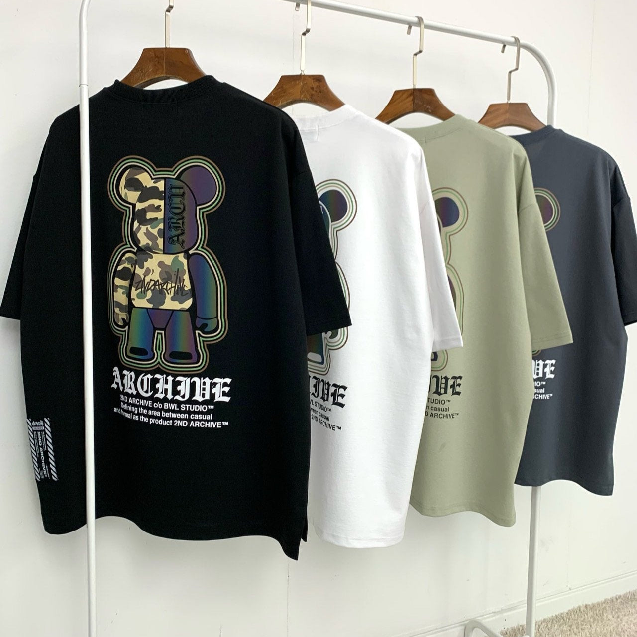 夜間でも存在感抜群、リフレクティブプリント入りの韓国系ユニセックスTシャツ