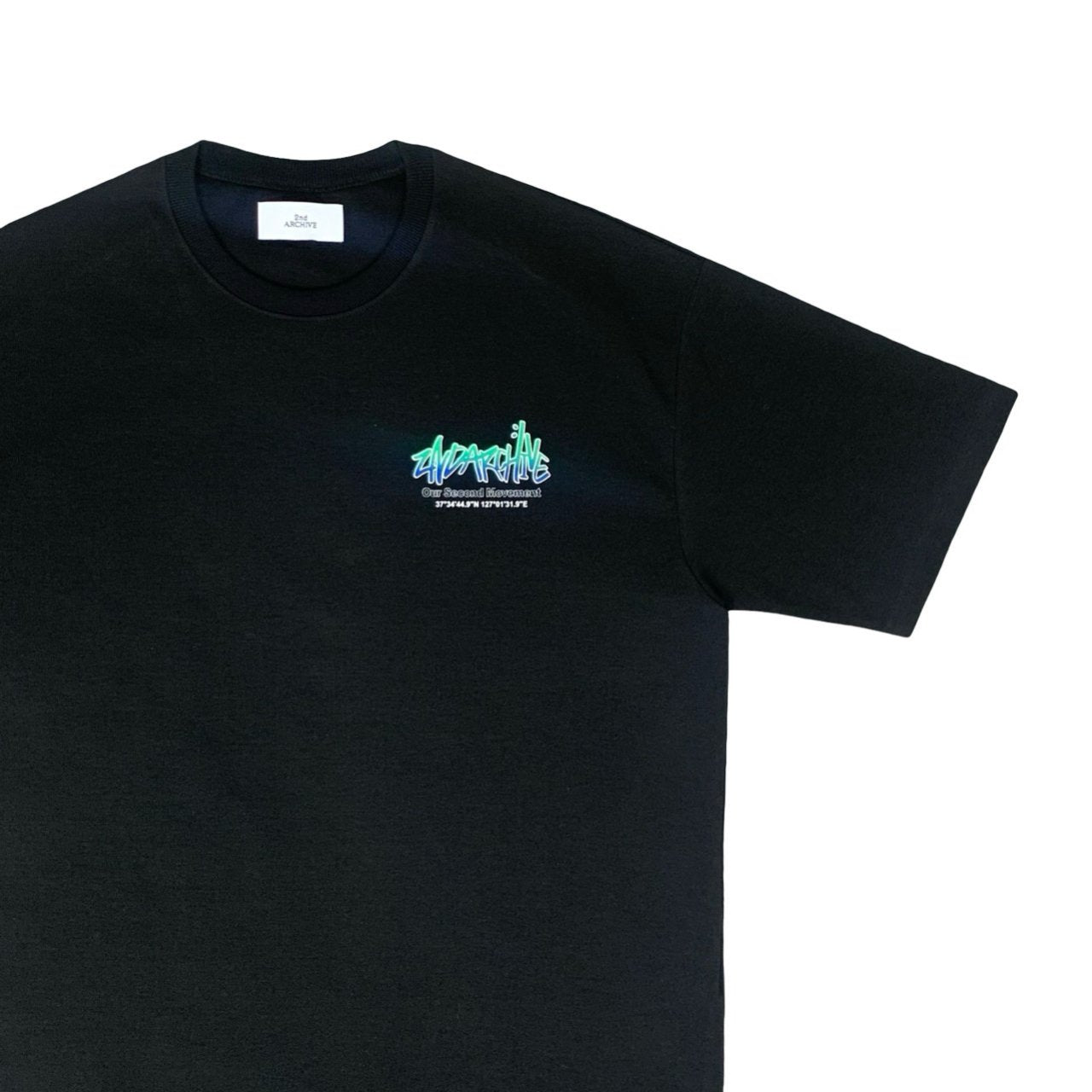 韓国ファッション好き必見|ネオンサイン風ロゴTシャツ2025夏新作