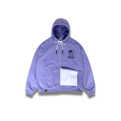 ライトグレーのジップパーカーを着たモデルの全身スタイリング写真