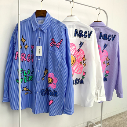 シンプルなコーデに合わせやすい花柄シャツの前面カット