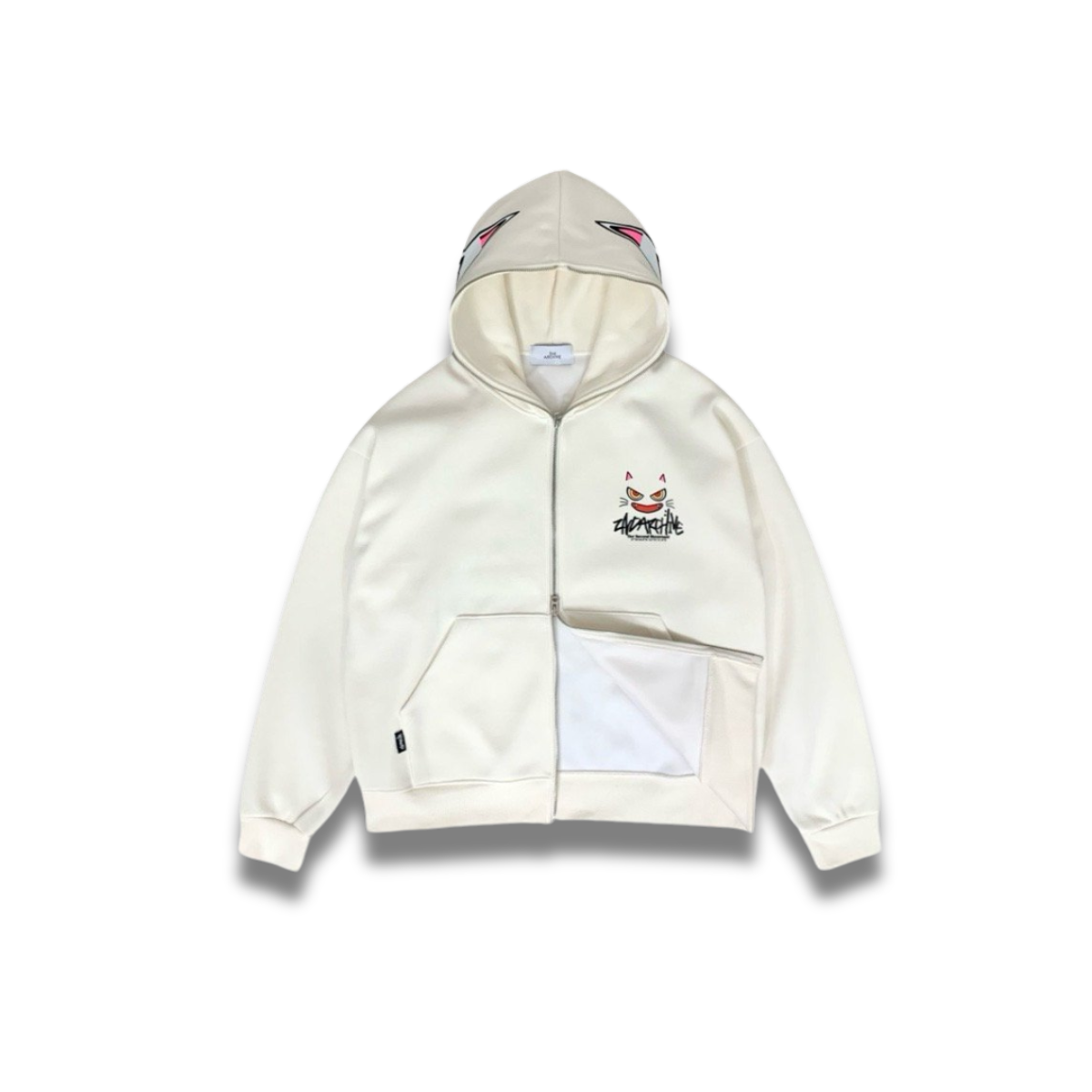 ブラウンパーカーの素材感と猫デザインを写したディテールアップ