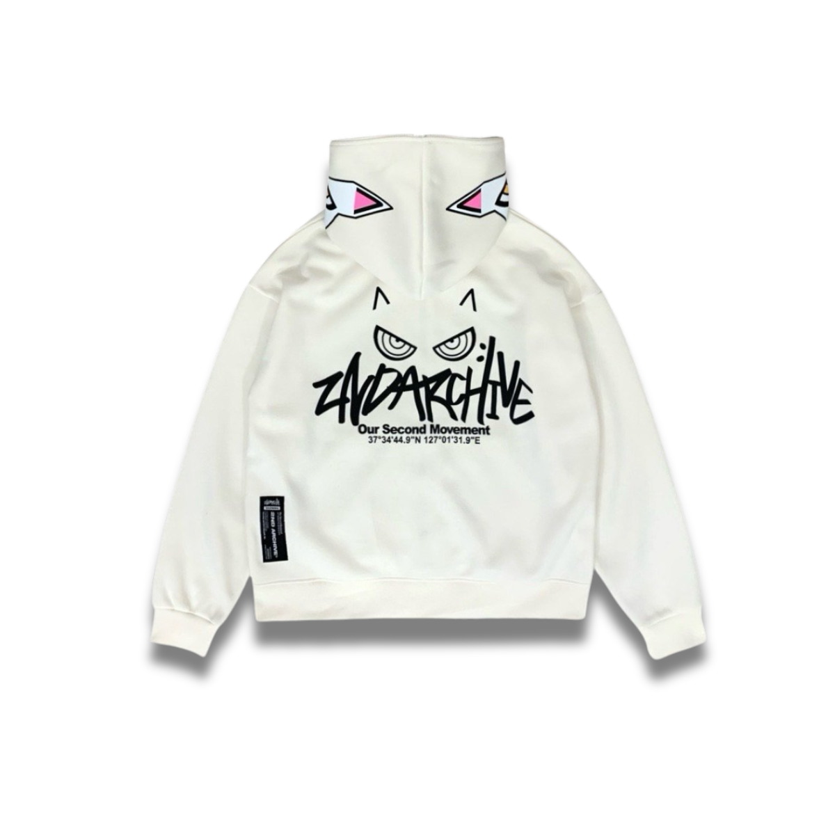 オーバーサイズで着られる猫フェイスパーカーの斜めアングル