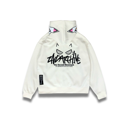 オーバーサイズで着られる猫フェイスパーカーの斜めアングル