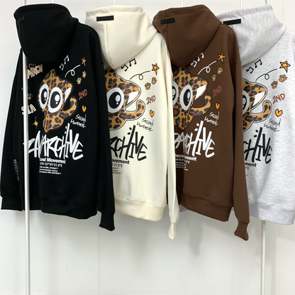 ユニセックスで着られるオーバーサイズデザインのスタイリング例