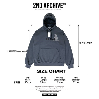 ブラックスウェット生地の質感とベアデザインのコントラストがわかる画像