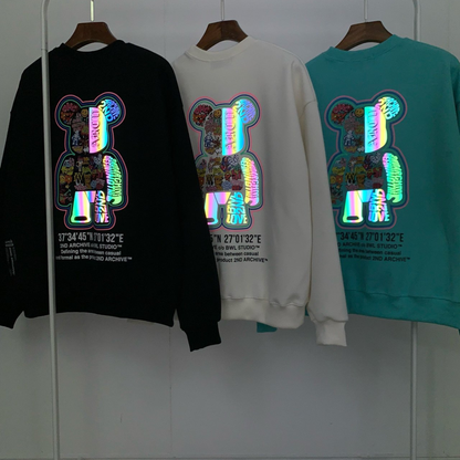 ライトグレーのスウェットとパンツのセットアップコーディネート