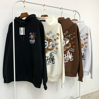 ヒョウ柄猫プリントがアクセントになったパーカーの前面カット