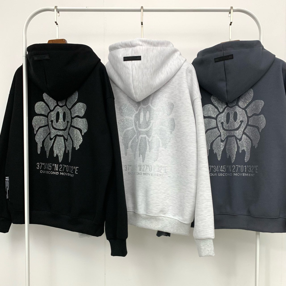 スタッズ部分の光沢が分かるマクロショット