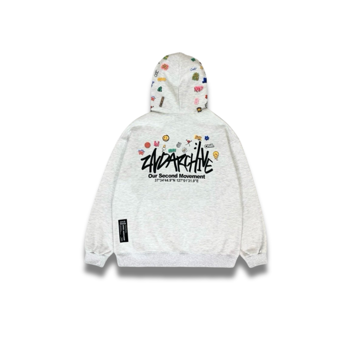 小さなロゴ入りパーカーのフード部分のデザインアップ