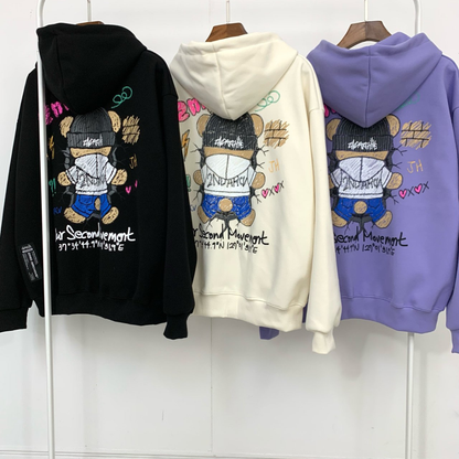 ストリート風スタイルで着こなしたツイステッドベアパーカーの全身コーデ