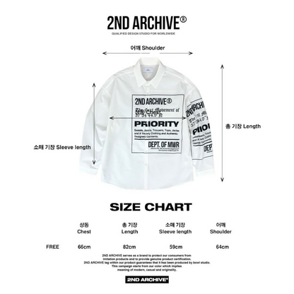 スクエアロゴのタイポグラフィが見える近距離ディテールショット