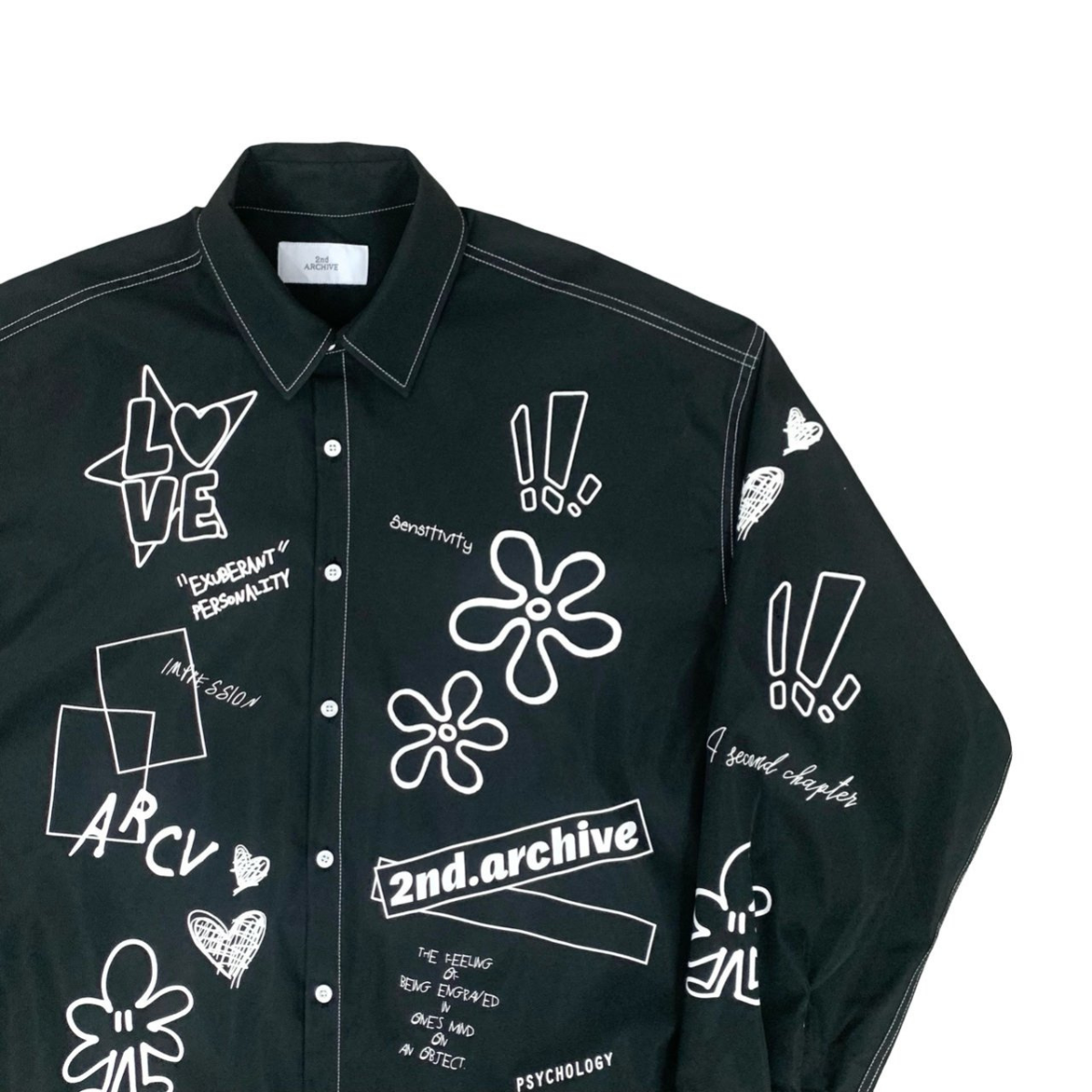 モデルが自然に着こなしたスターフラワーデザインの正面スタイル