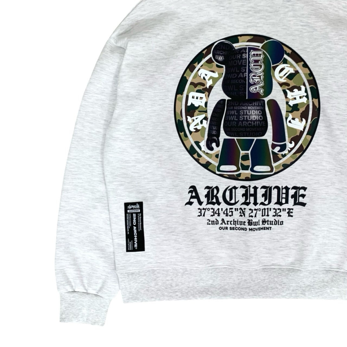 サークルロゴとベアデザインのバランスがわかる前面スタイル写真