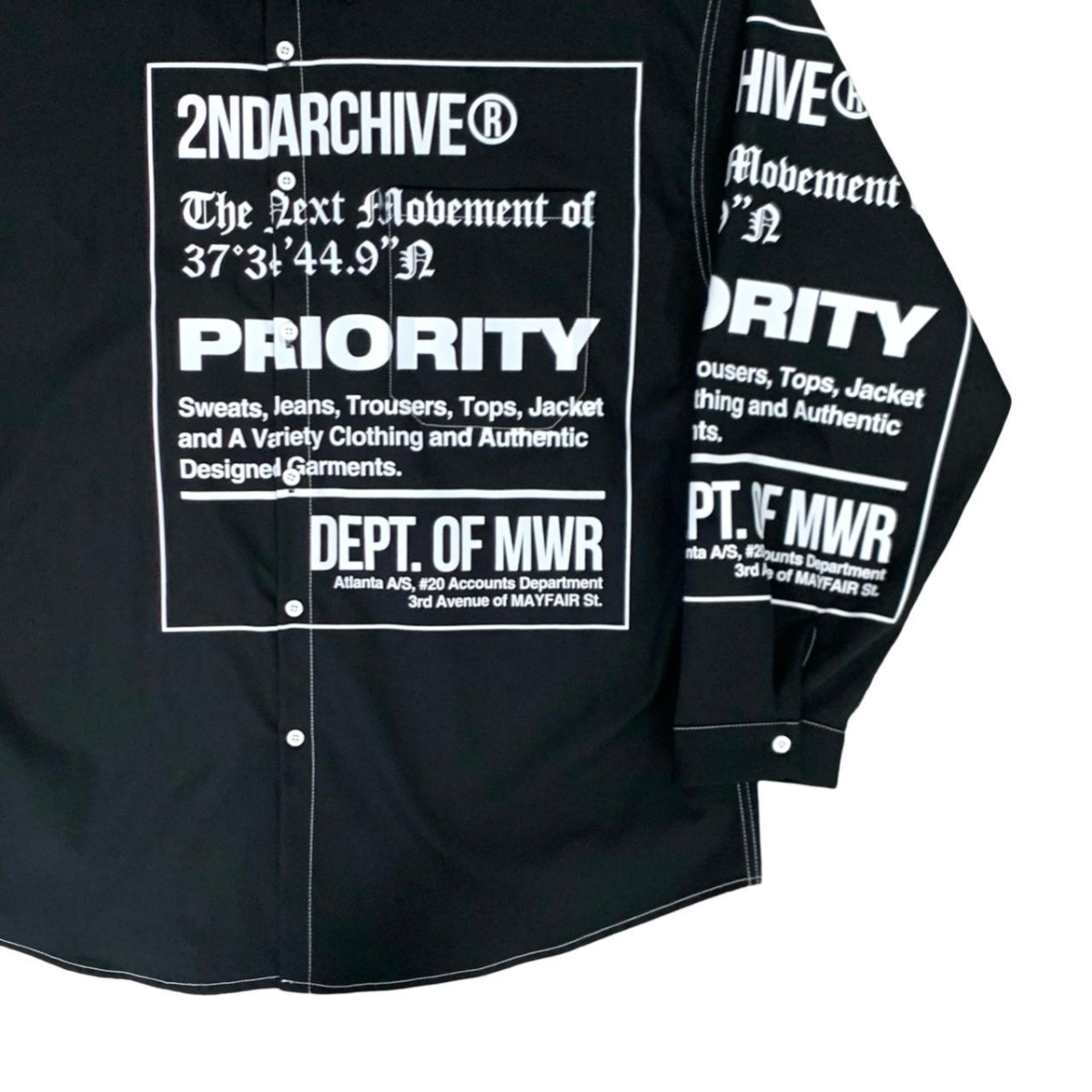 胸元プリントの見やすい構図で撮影された前面ショット