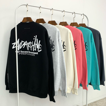 ブラウンカラーのロゴプリント部分の拡大ディテール