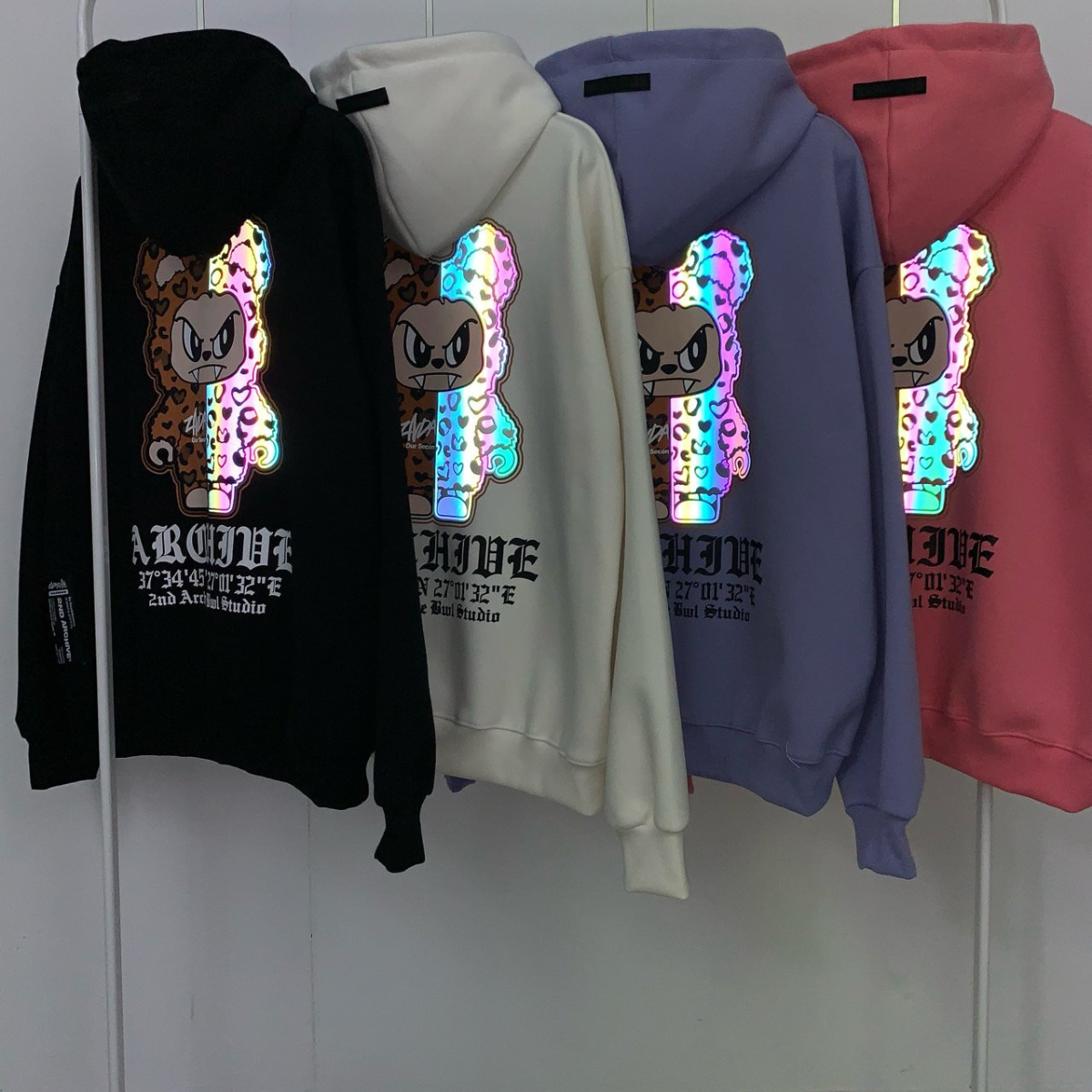 ブラウンのヒョウ柄ベアパーカーの後ろ姿カット