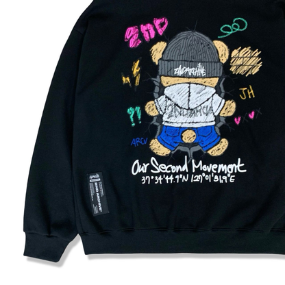 胸元に小さく入ったベアデザインの拡大ショット