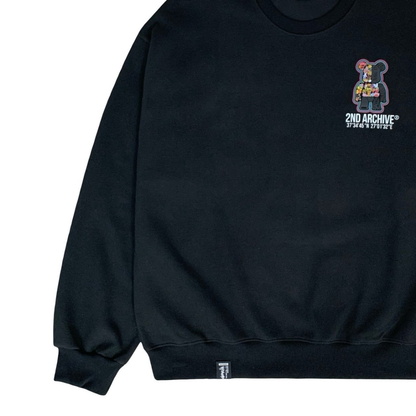 ブラウンのスウェットを斜めから撮影した着用イメージ