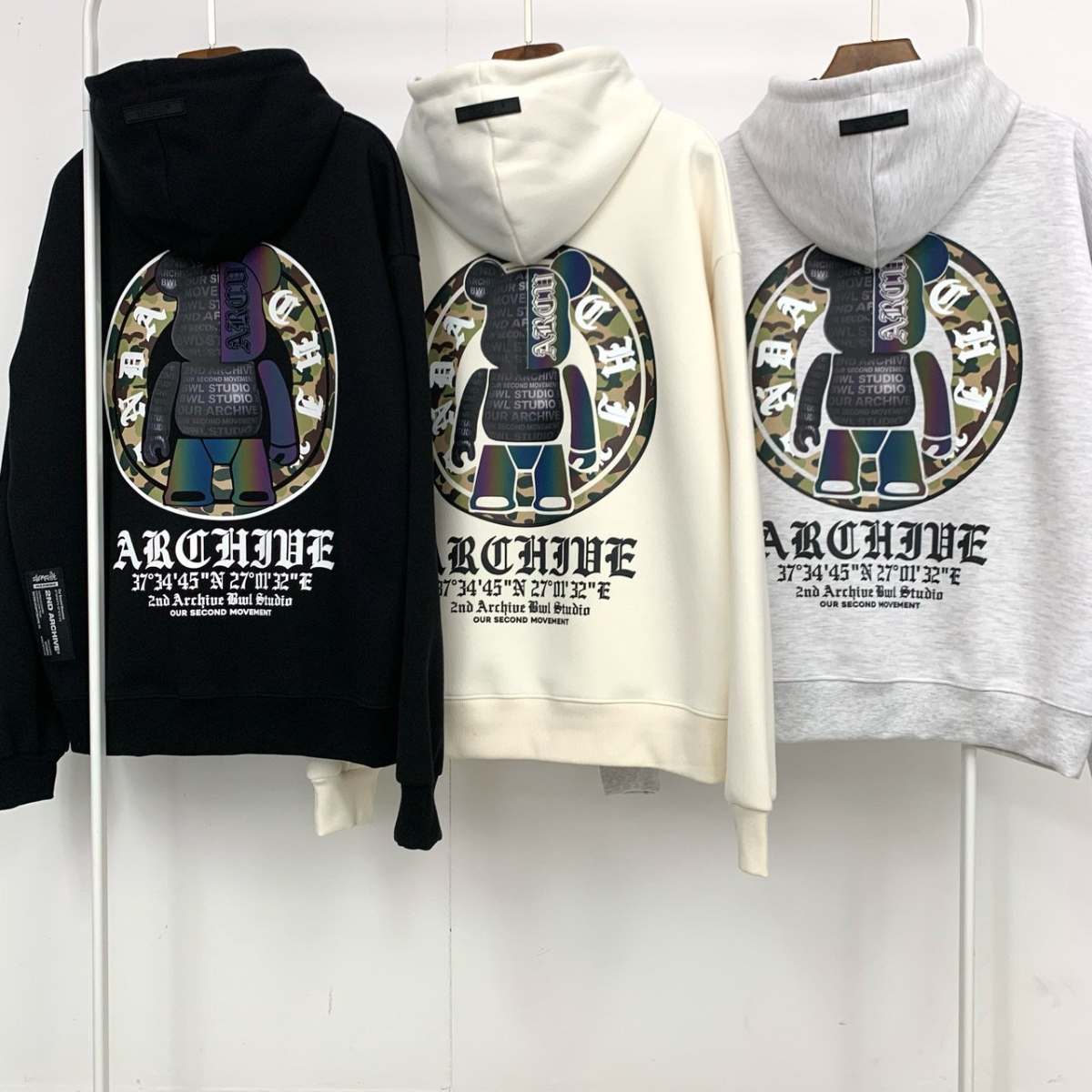 胸元ロゴの線や色味の細部がわかる高解像度ディテールカット