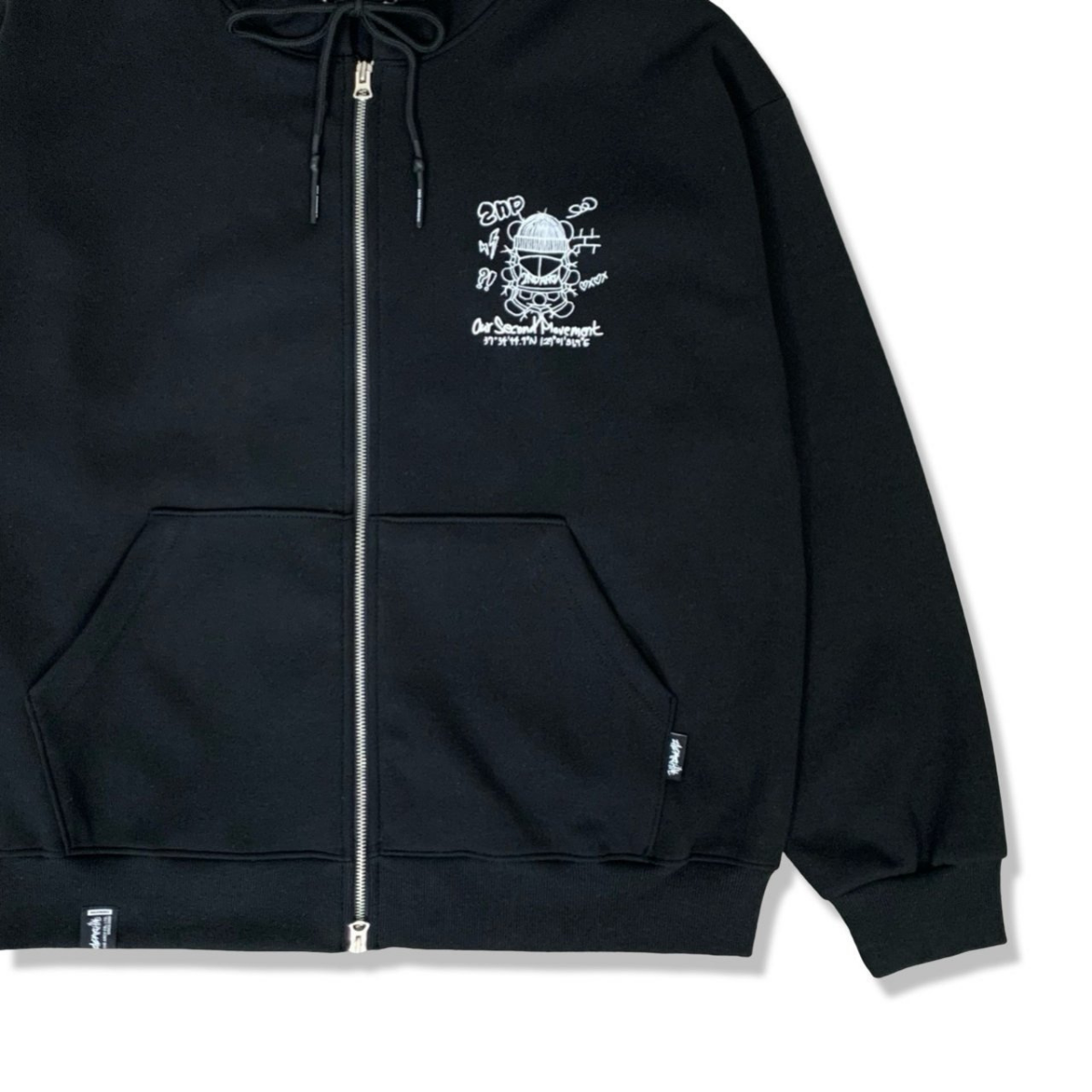 ジッパーの質感やディテールが分かるフロント部分の写真