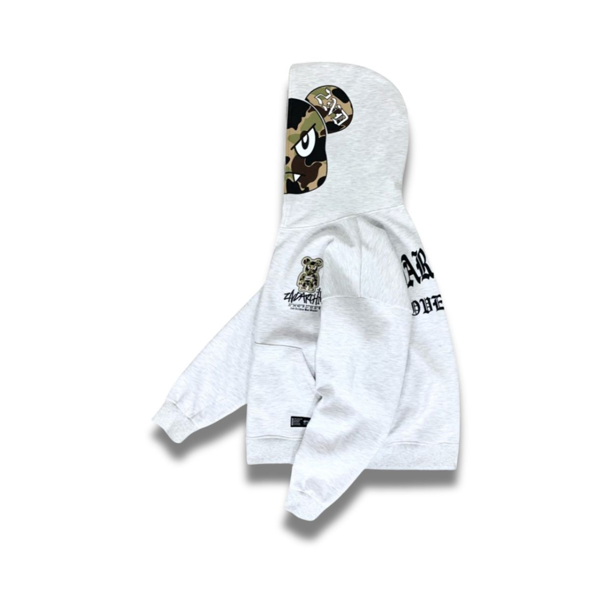 カモ柄の模様とベアの表情が強調された高解像度ディテールカット