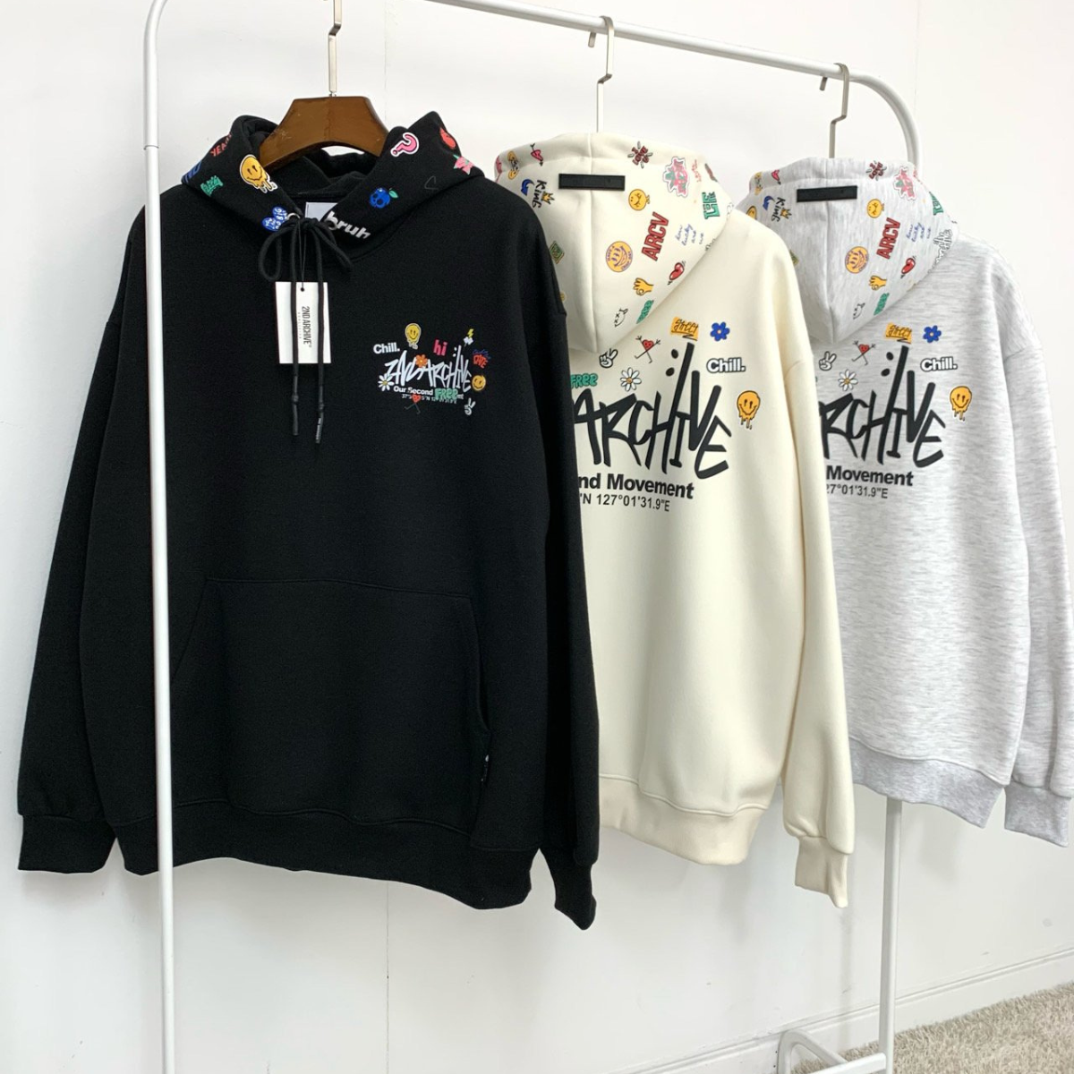 ユニセックスで着られるオーバーサイズデザインの着用写真