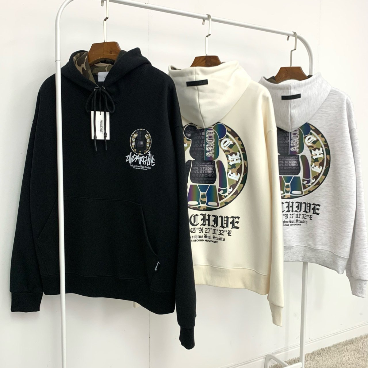 オーバーサイズシルエットでユニセックスに着用できるパーカーの着用例