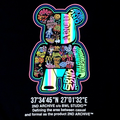 ストリート風コーデとして着こなされたスウェットのディテールカット