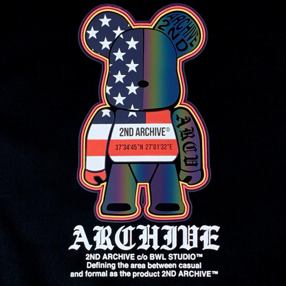 ブラックカラーとロゴプリントのバランスがわかる正面カット