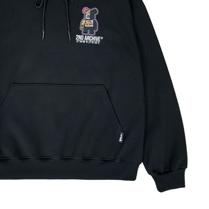 ユニセックスで着られるゆったりシルエットの着用シーン