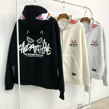 秋冬コーデに使いやすいブラウンパーカーの全身ショット