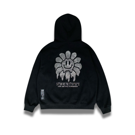 背面にスマイルフラワーのスタッズデザインが入ったジップアップパーカーの正面写真