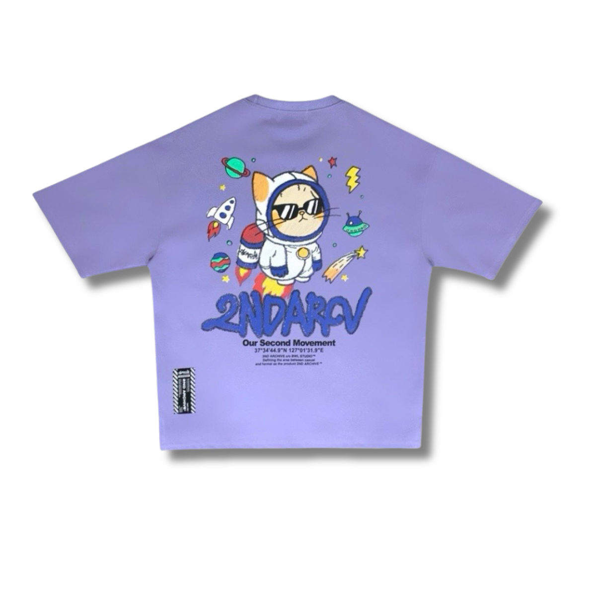 宇宙飛行士の猫が描かれた2nd ArchiveのクレヨンタッチTシャツ