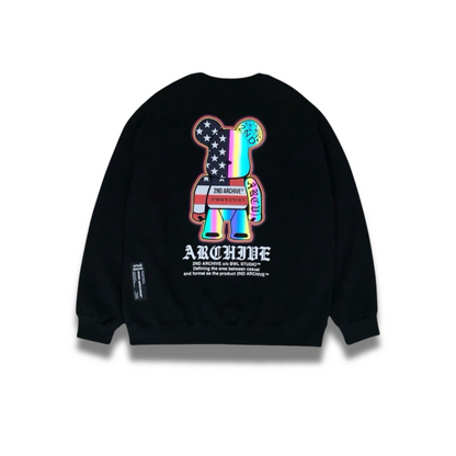 胸元にアメリカ風テディベアのデザインが入ったトレーナーの正面写真