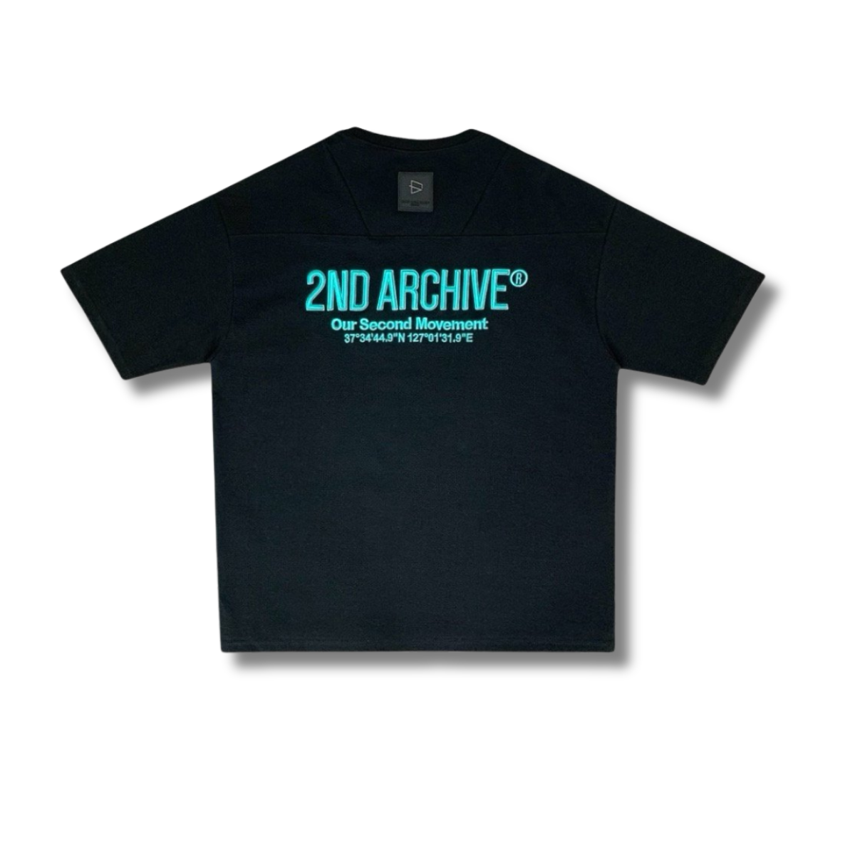 韓国ブランド2nd Archiveの3D刺繍ロゴTシャツ