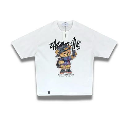 自撮りテディベアが目を引く、韓国ストリート系オーバーサイズTシャツ