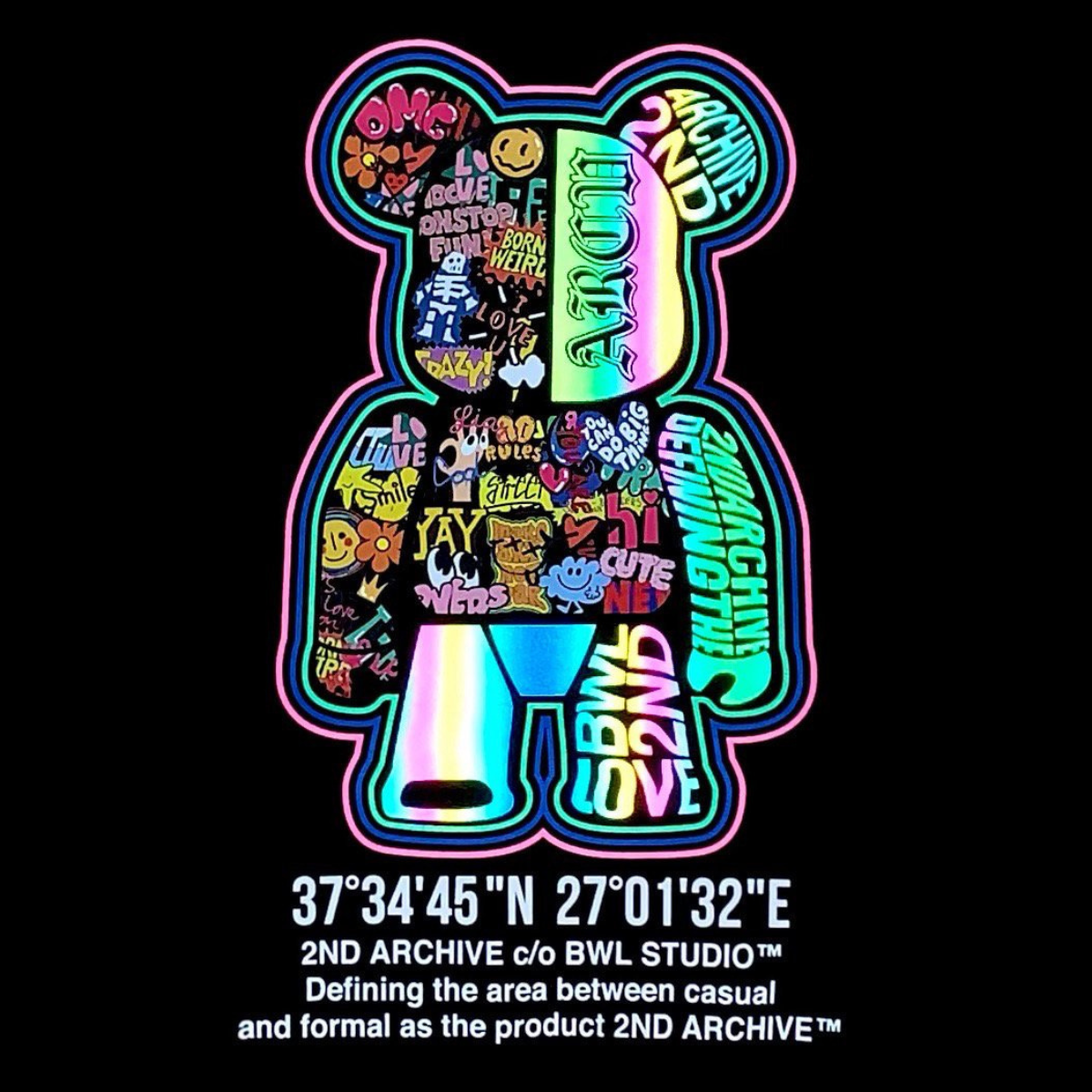 カラフルなステッカー風デザインが映えるフロントカット