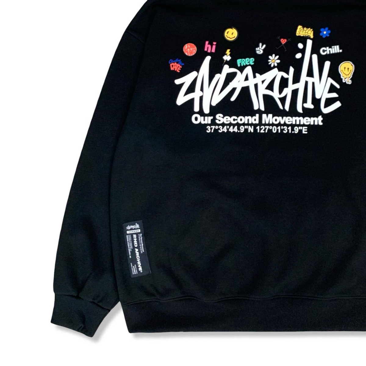 ミニプリントデザインがアクセントになったパーカーの前面カット