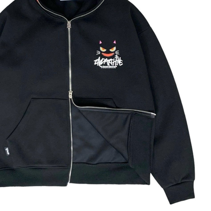 猫フェイスのユニークなデザインを活かしたストリート風コーデ