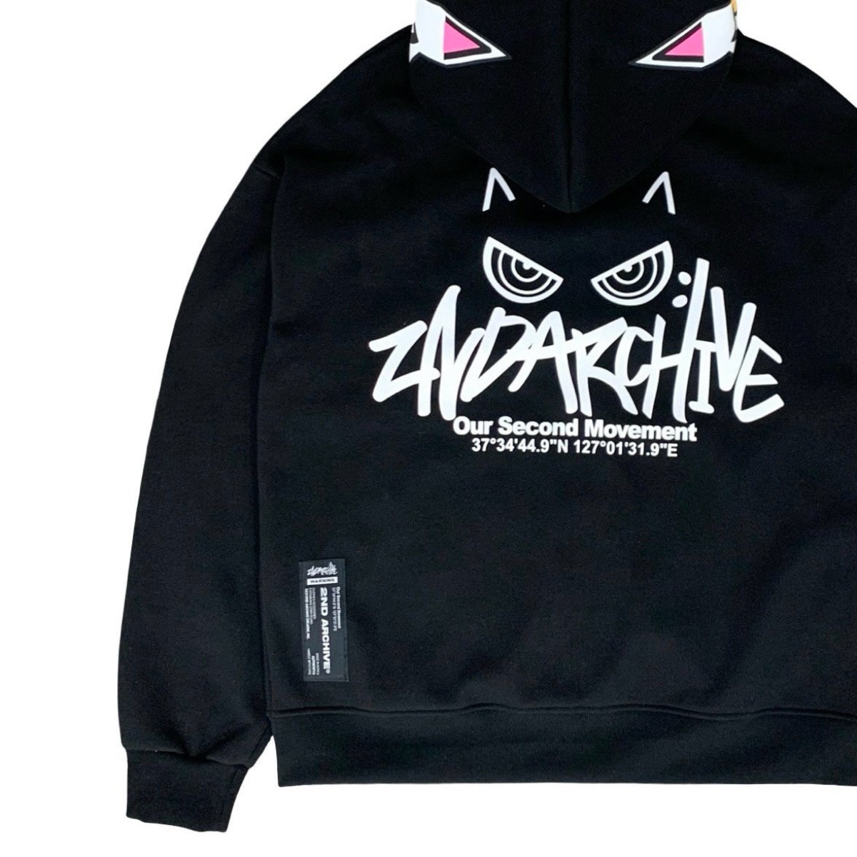 カジュアルに着こなせるライトグレーパーカーの正面画像