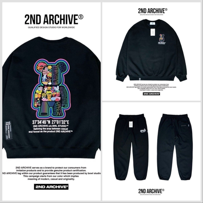 クリームカラーのスウェットを後ろから撮影した後ろ姿写真