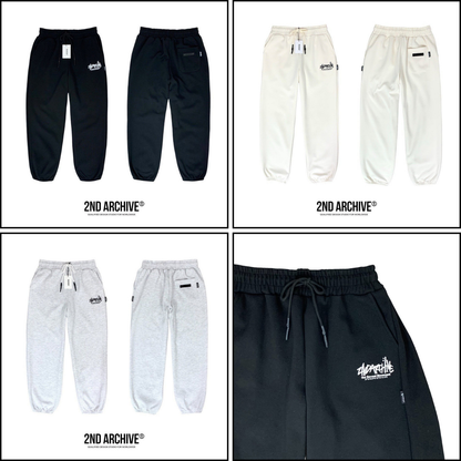 ストリート系コーデに映えるブラックパーカーの着用カット