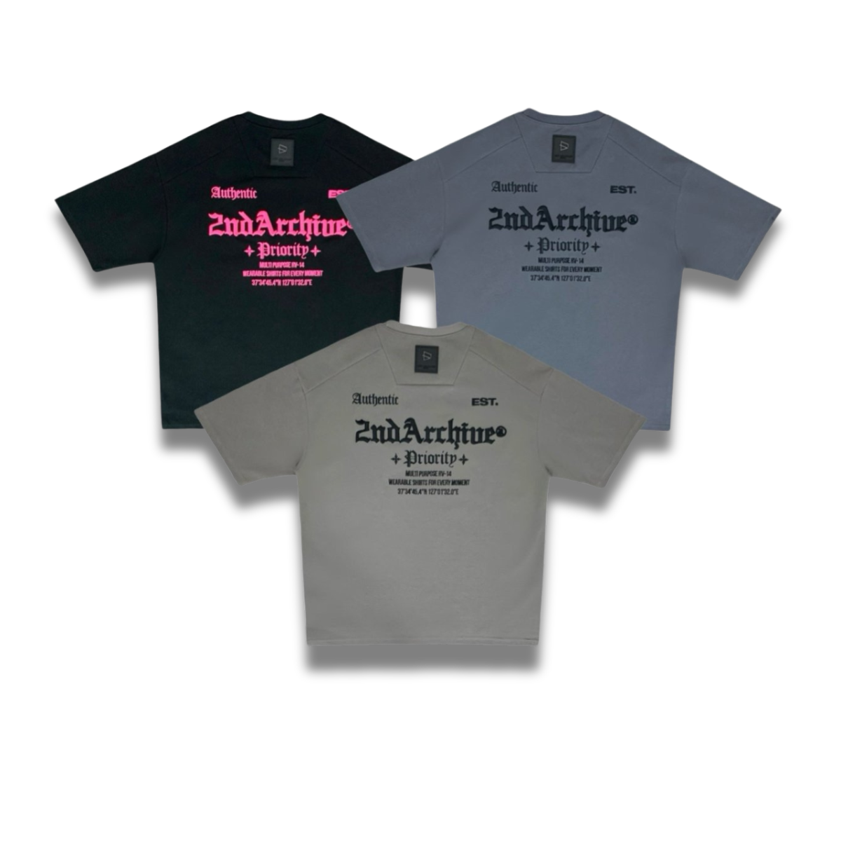 ユニセックスで着られる韓国人気ブランドの刺繍ロゴTシャツ