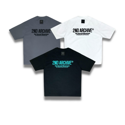 バックロゴが目を引く立体刺繍のオーバーサイズTシャツ