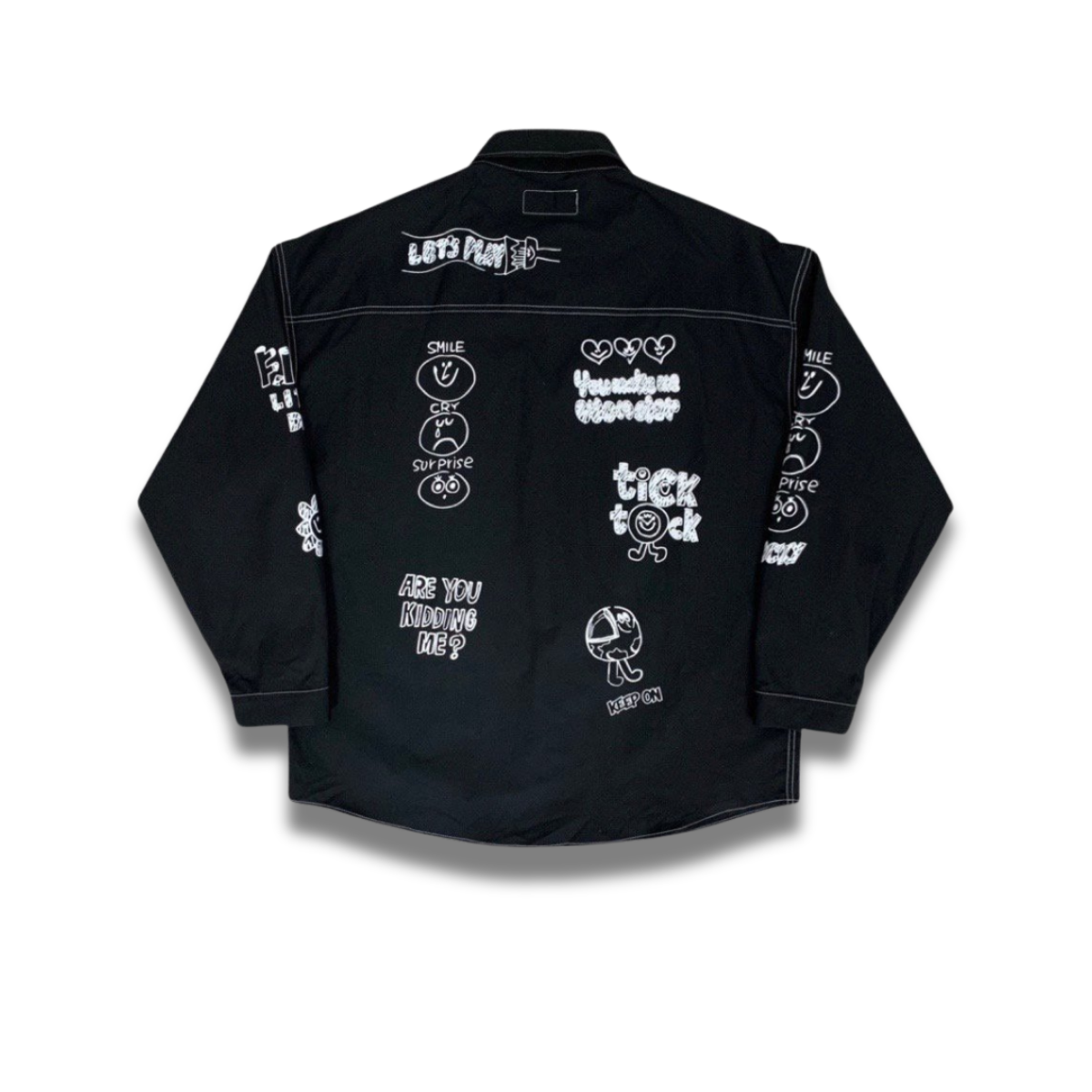 黒地に白いドローイングプリントが映える、ユニセックス対応の韓国系オーバーシャツ