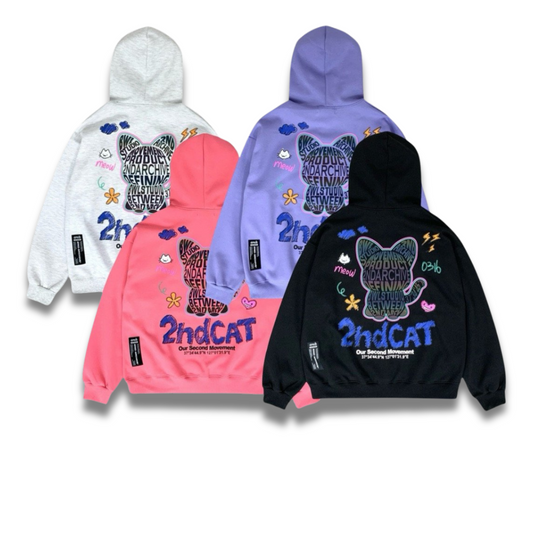 ブラックパーカーに施されたリフレクティブキャットデザインのディテールアップ